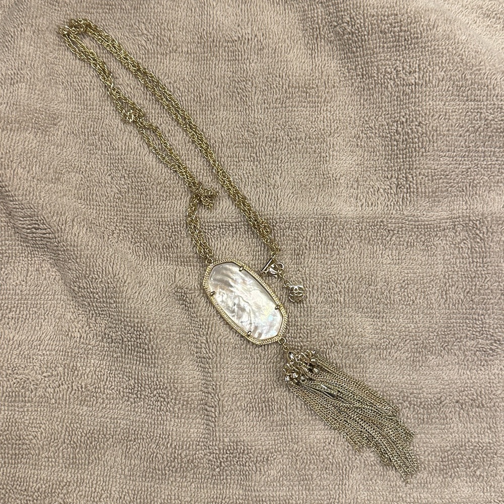 [KENDRA SCOTT] MOTHER OF PEARL NECKLACE